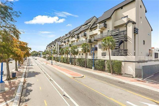 New Orleans, LA 70124,7300 LAKESHORE DR #22