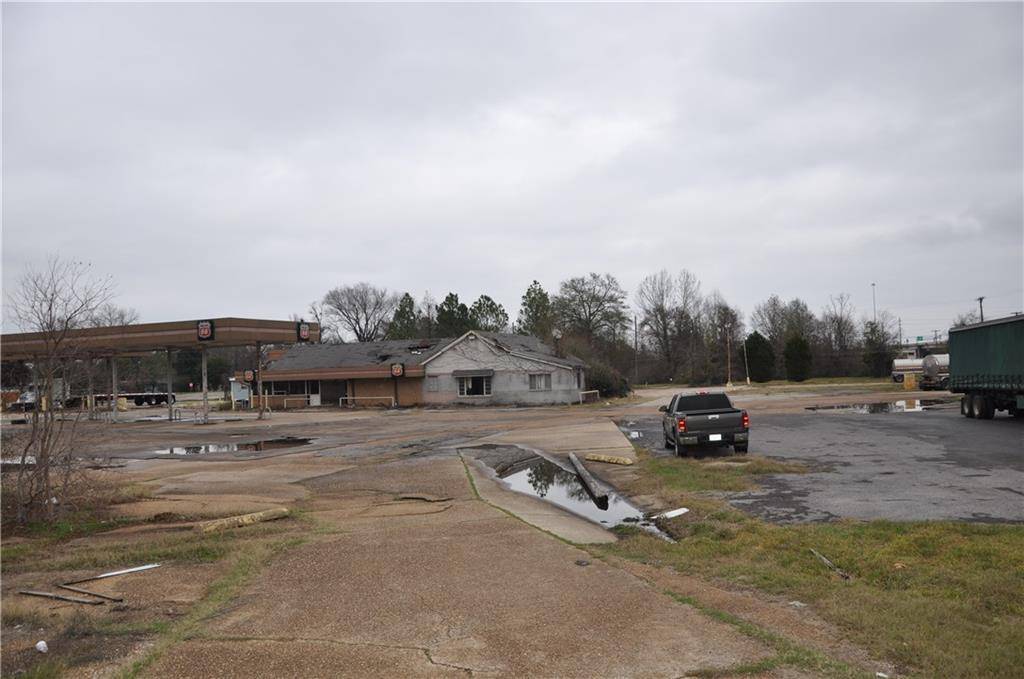 Alexandria, LA 71301,5215 S MACARTHUR DR