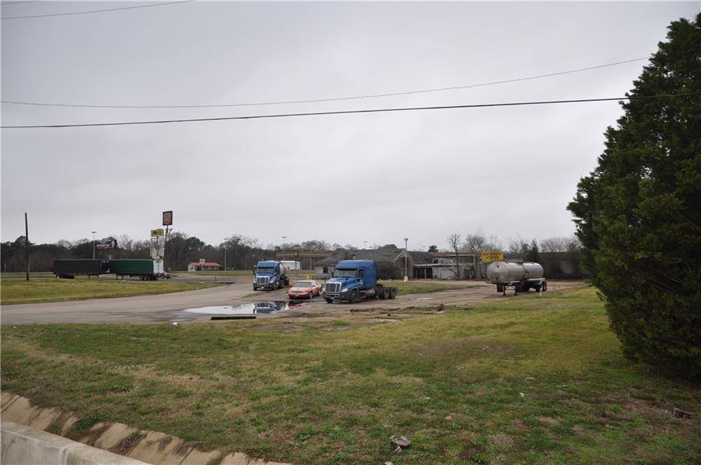 Alexandria, LA 71301,5215 S MACARTHUR DR