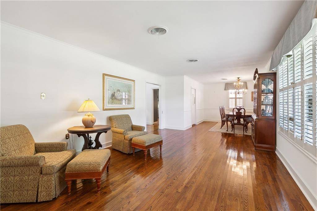 Metairie, LA 70005,110 HOLLY DR