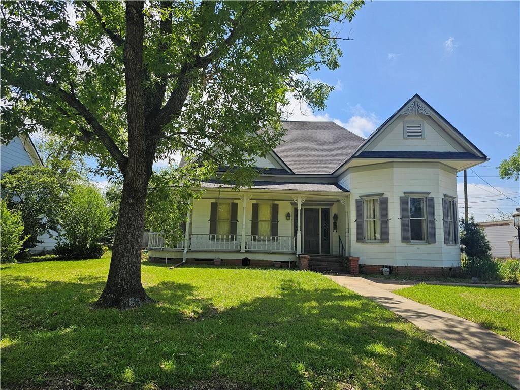 Winnfield, LA 71483,904 CENTER ST