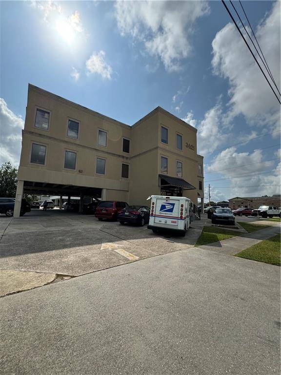 Metairie, LA 70002,3621 RIDGELAKE DR #305