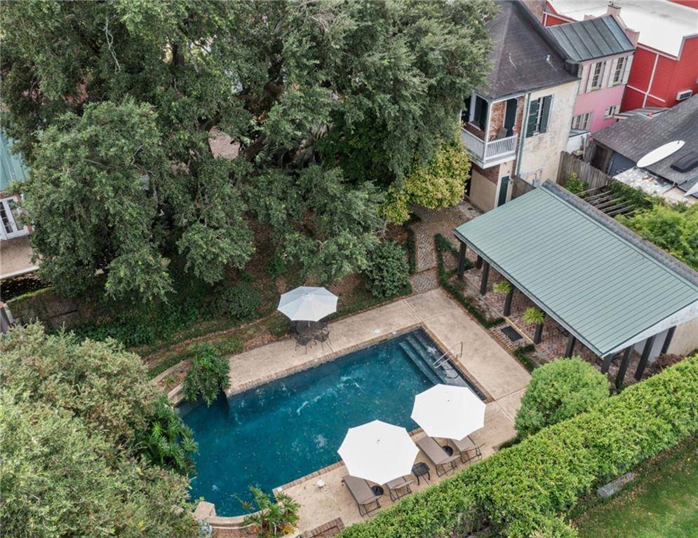 New Orleans, LA 70116,2111 DAUPHINE ST