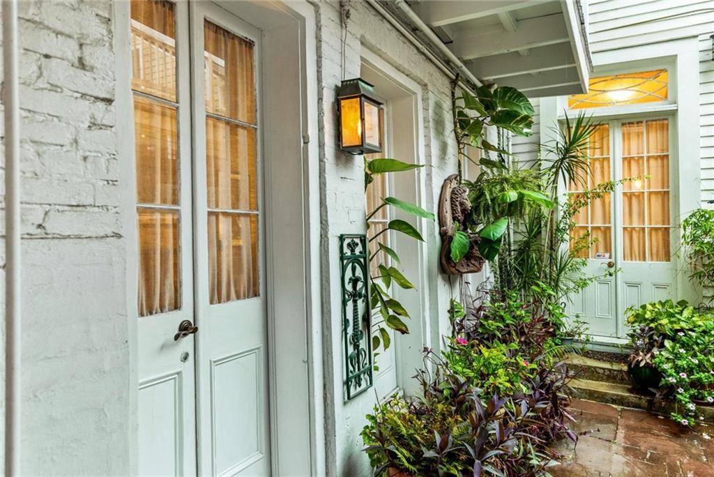 New Orleans, LA 70116,918 ORLEANS AVE