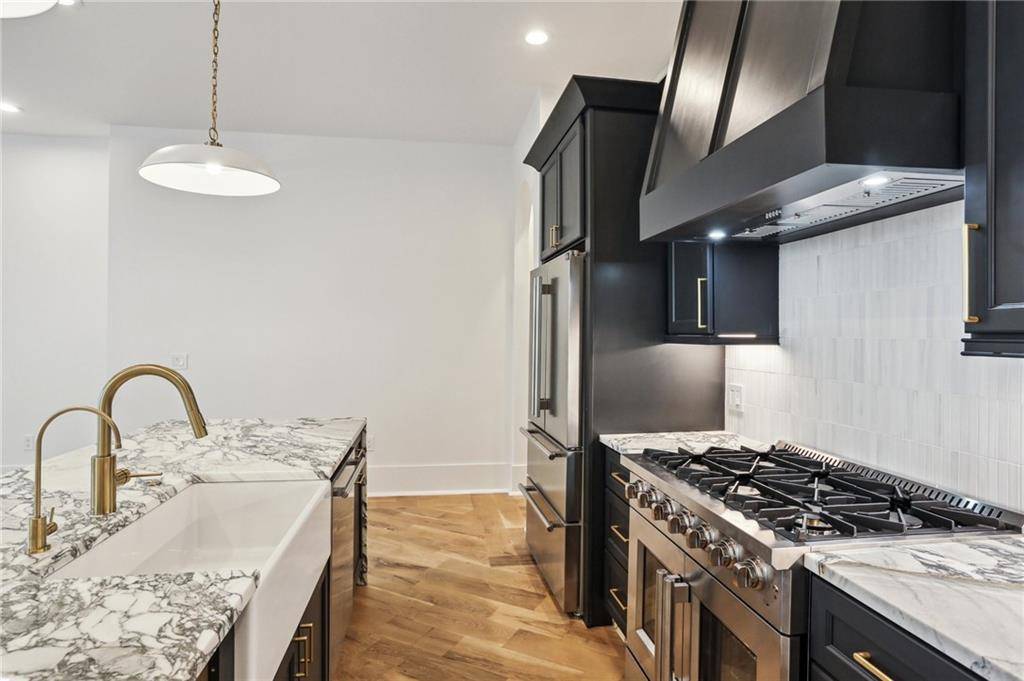 New Orleans, LA 70115,2435 NAPOLEON AVE #2A