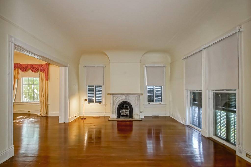 New Orleans, LA 70115,1521 DUFOSSAT ST
