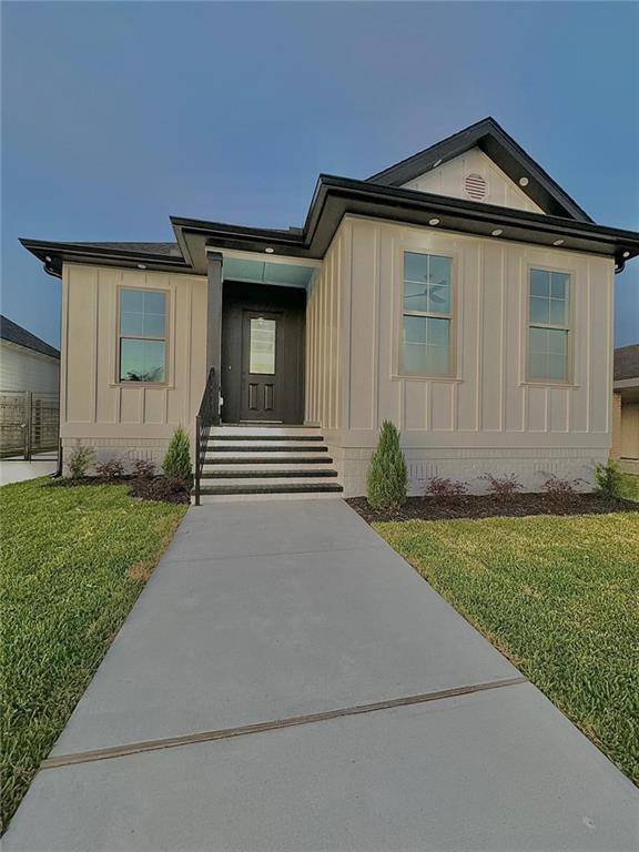Chalmette, LA 70043,8545 VICTORY DR
