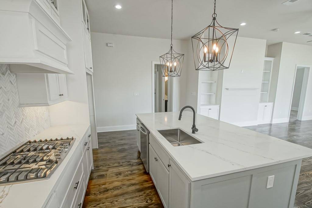 Arabi, LA 70032,633 COUGAR DR
