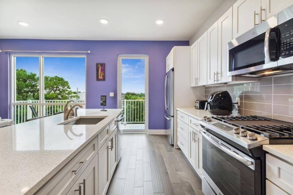 New Orleans, LA 70117,900 BARTHOLOMEW ST #520