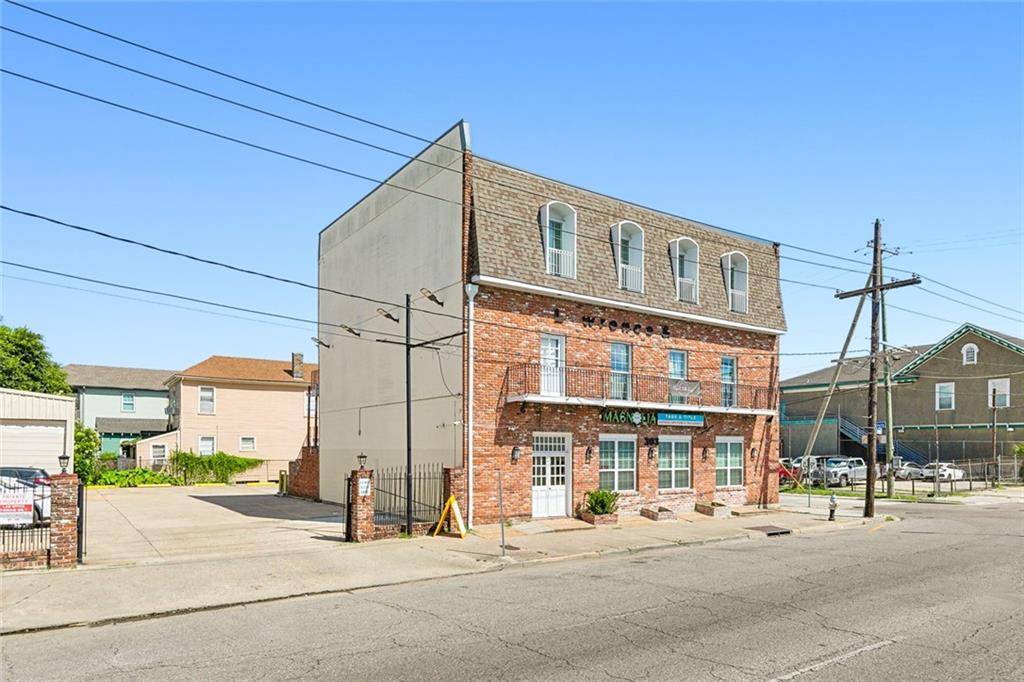 New Orleans, LA 70119,301-303 S BROAD ST