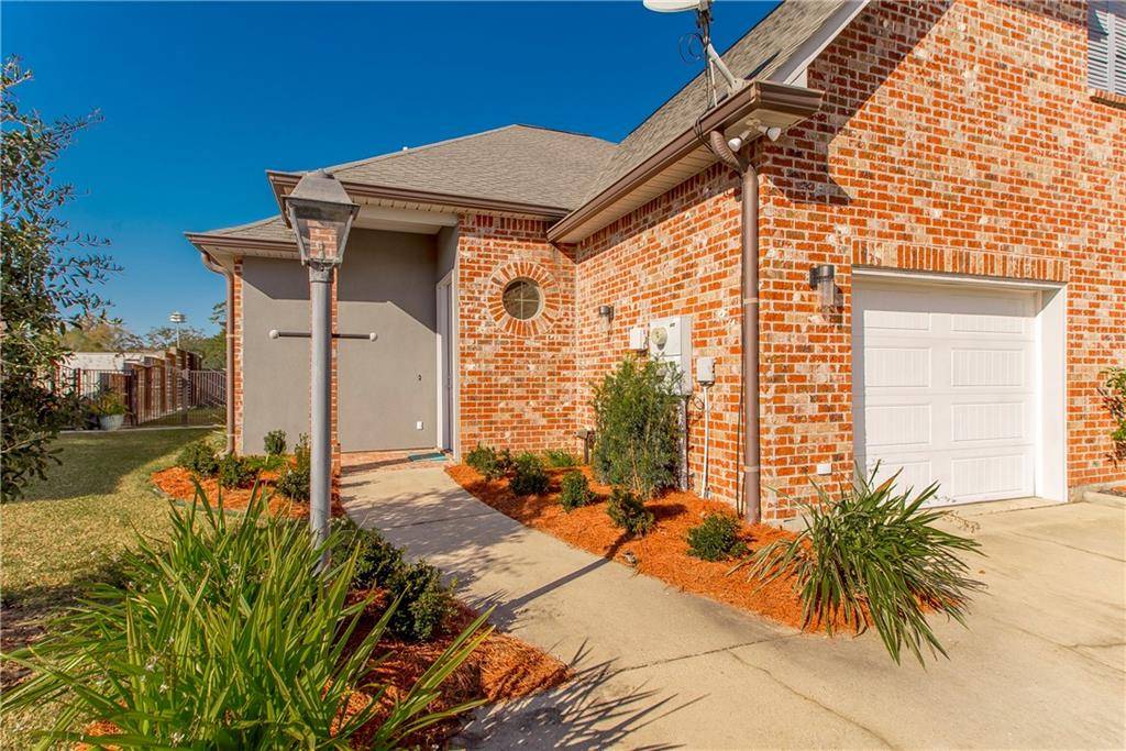 Ponchatoula, LA 70454,825 DECATUR ST
