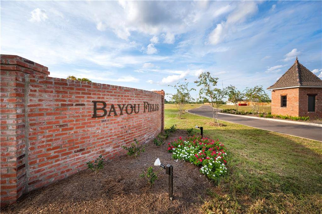 Alexandria, LA 71303,3078 BAYOU FIELDS DR