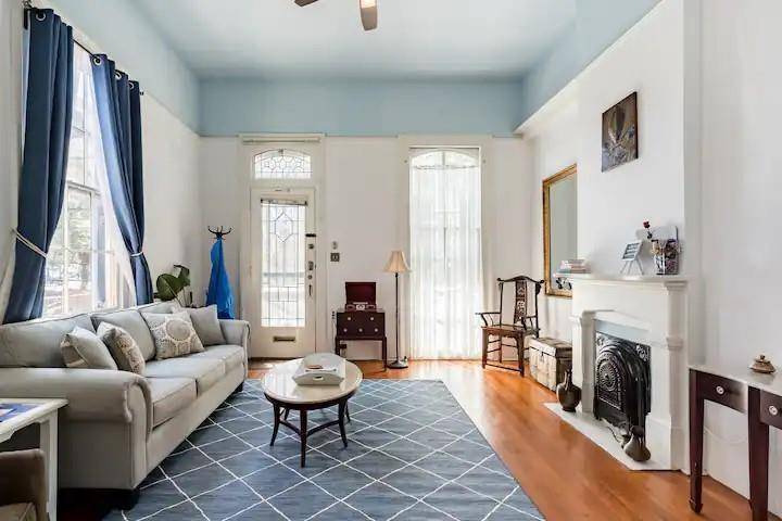New Orleans, LA 70116,2109 CHARTRES ST