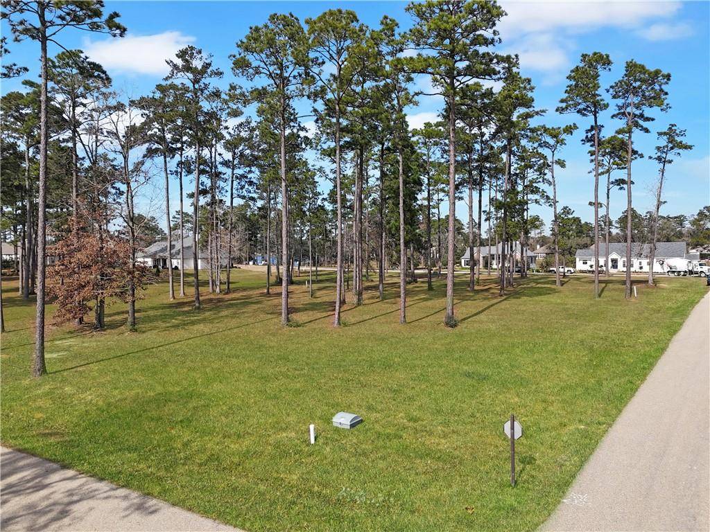 Abita Springs, LA 70420,424 HIDDEN LAKE LOOP