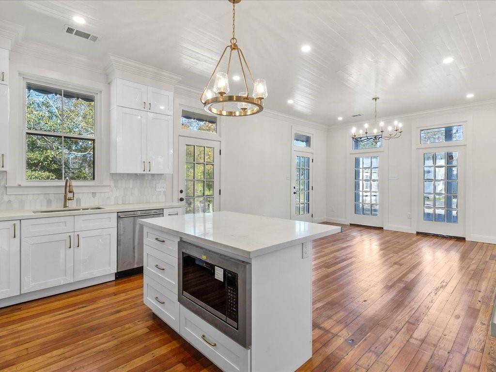 Madisonville, LA 70447,102 COVINGTON ST