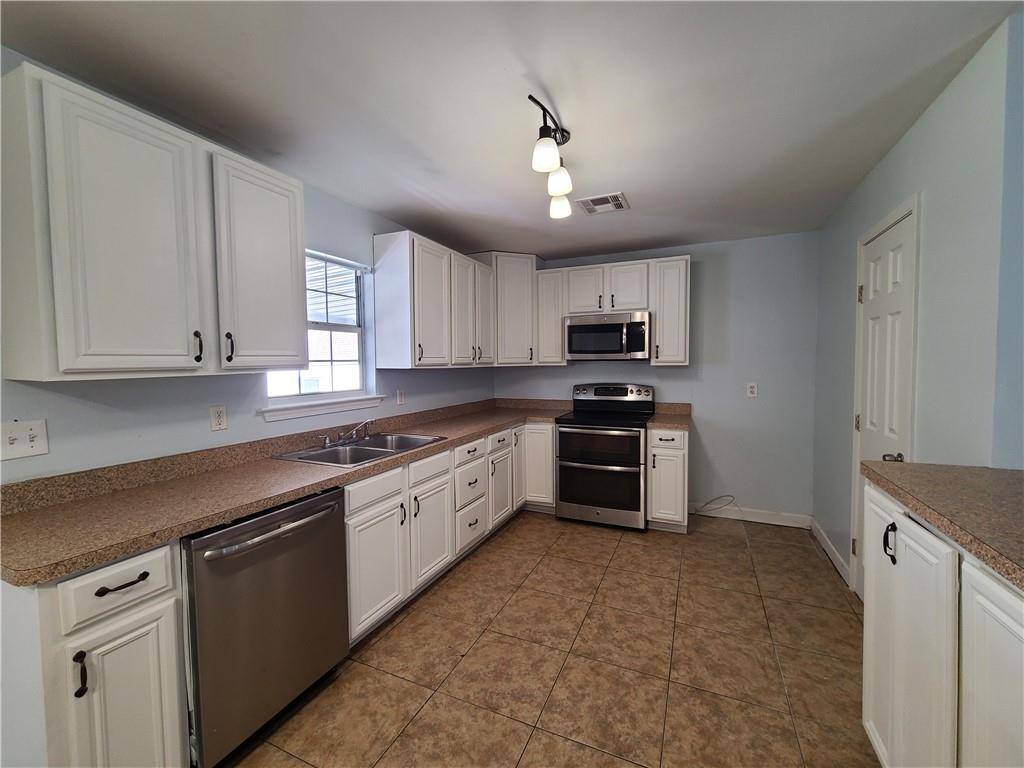 Marrero, LA 70072,5148 CROWN POINT DR