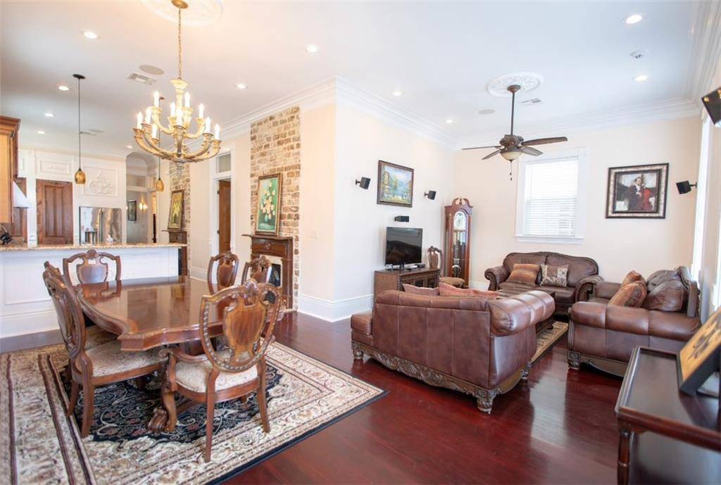 New Orleans, LA 70115,924 DUFOSSAT ST
