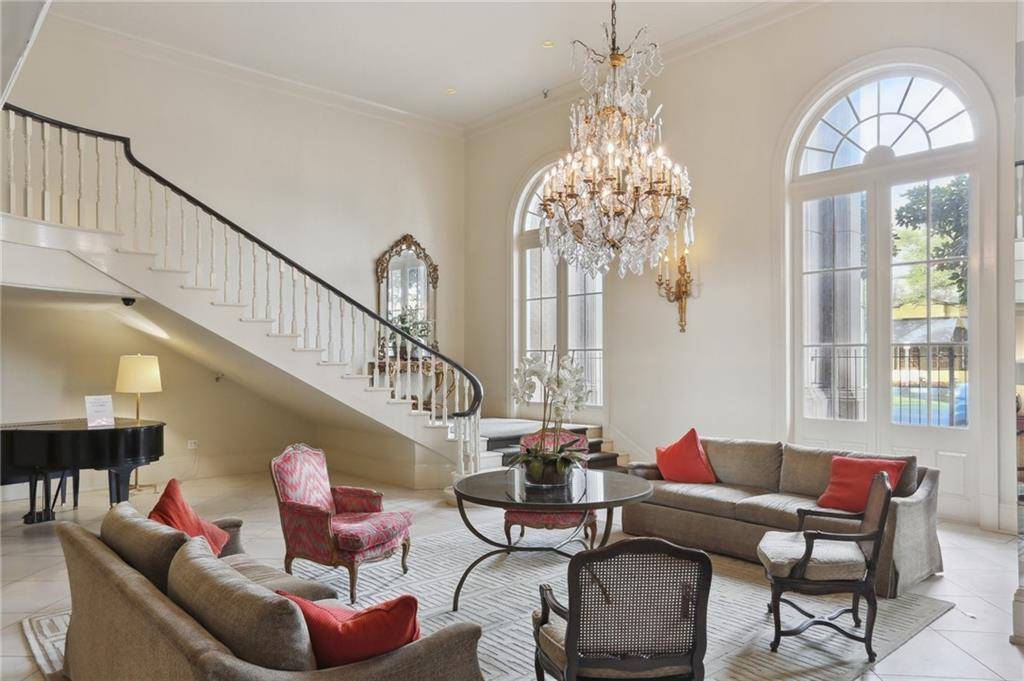 New Orleans, LA 70130,1750 ST CHARLES AVE #202