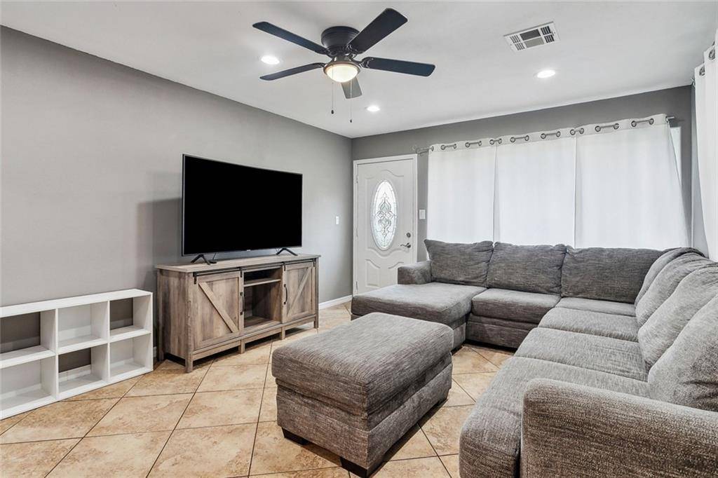 Slidell, LA 70458,382 HICKORY DR