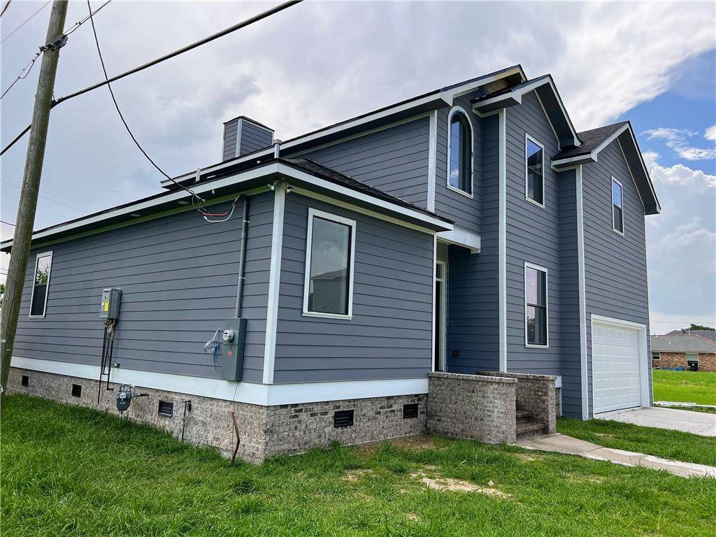 Arabi, LA 70032,424 BEAR DR