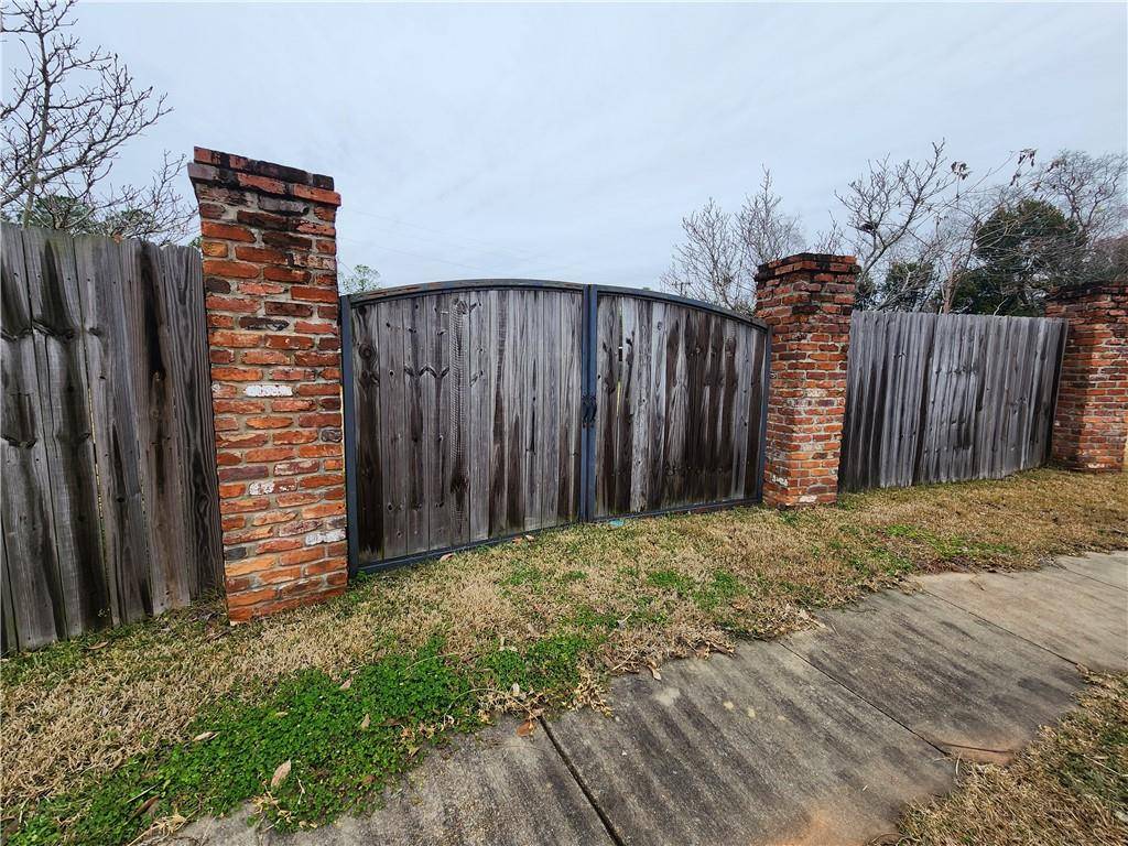 Alexandria, LA 71303,6001 STONEGATE DR