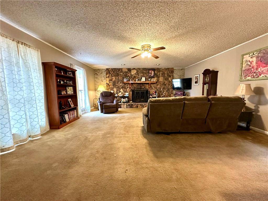 Ponchatoula, LA 70454,40555 HICKORY LN