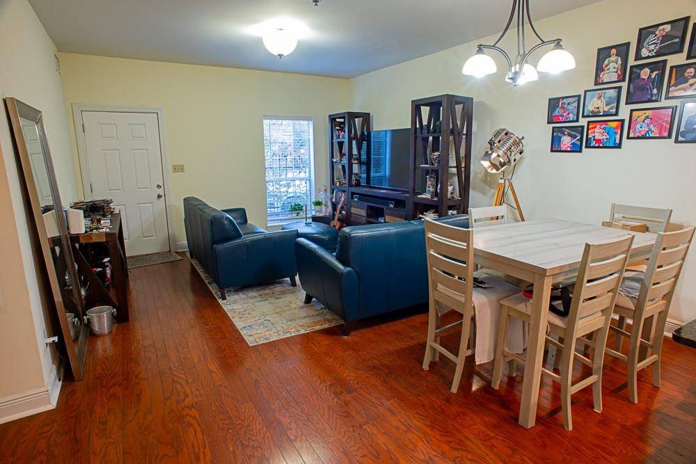 New Orleans, LA 70115,3205 CARONDELET ST #101