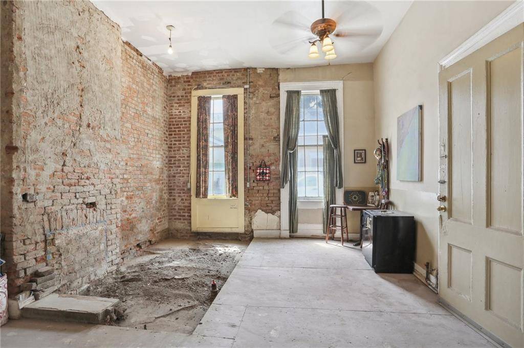 New Orleans, LA 70116,833 BURGUNDY ST