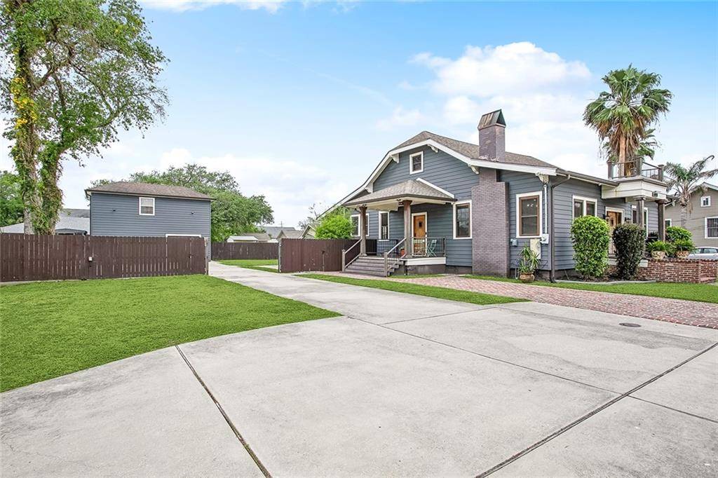 New Orleans, LA 70124,6944 PONTCHARTRAIN BLVD