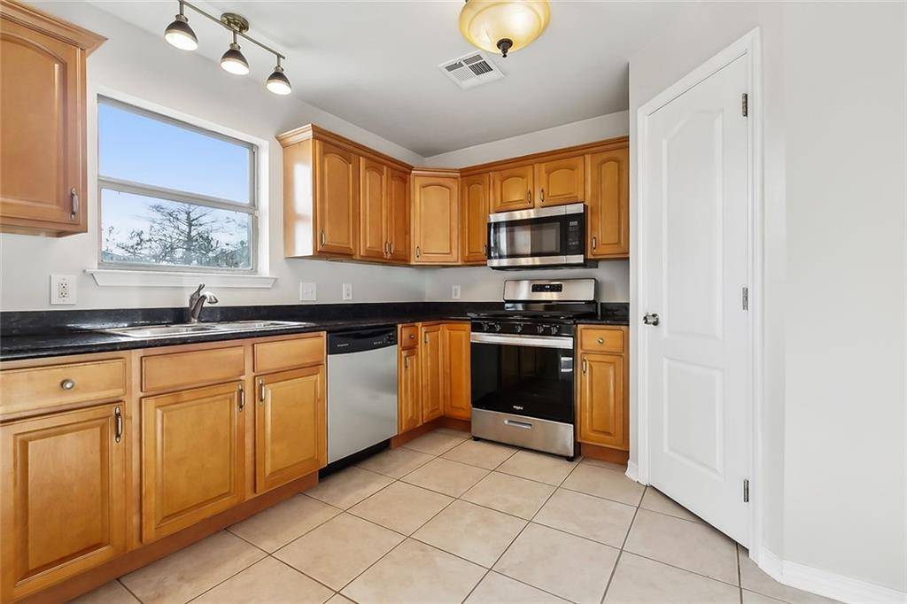 Chalmette, LA 70043,2305 PECAN DR