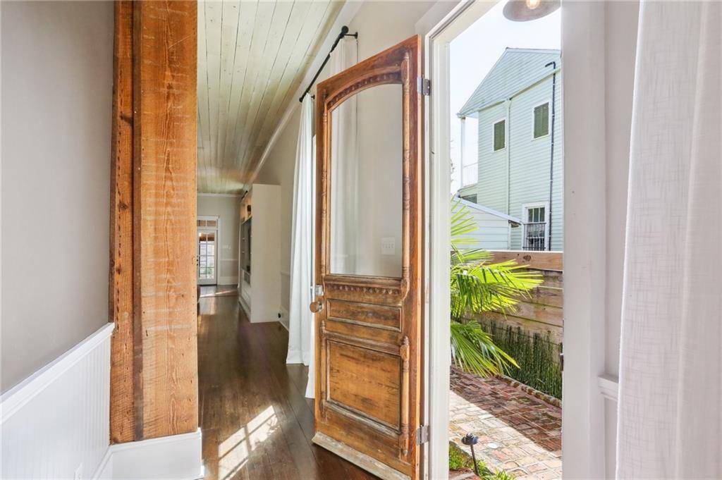 New Orleans, LA 70117,717 19 PORT ST