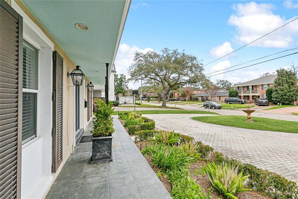New Orleans, LA 70124,5456 BELLAIRE DR
