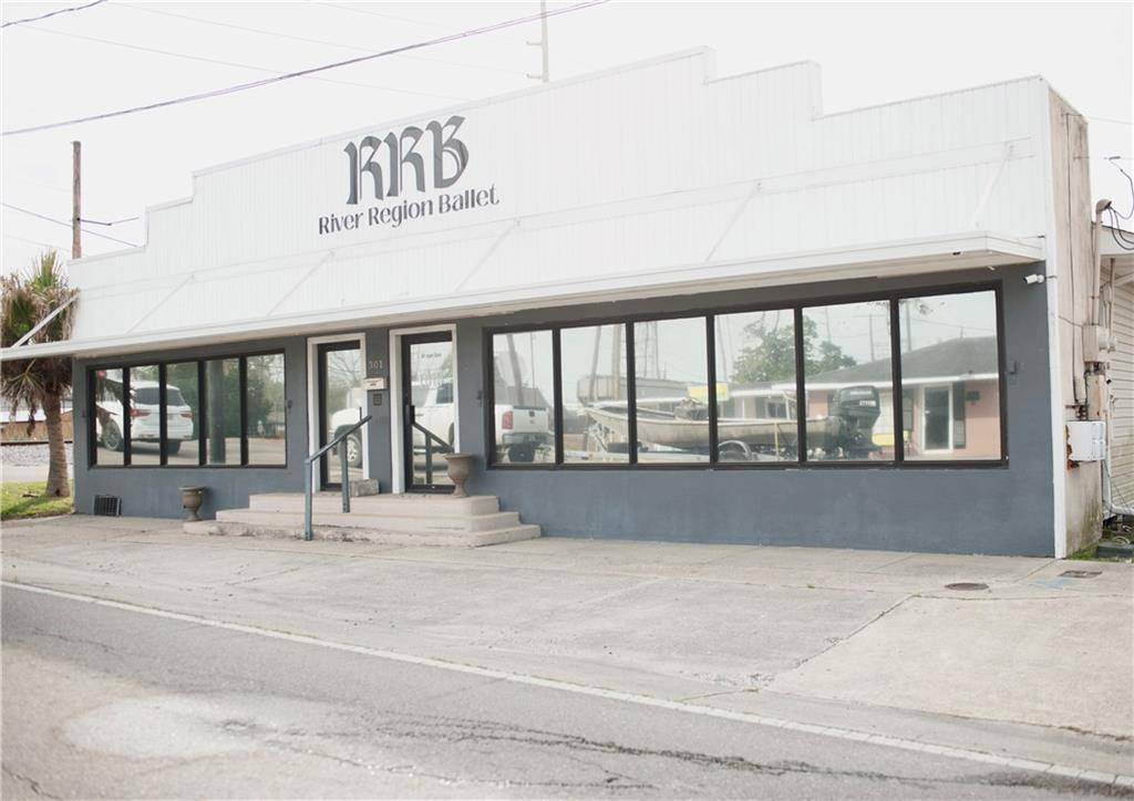 Norco, LA 70079,301 APPLE ST