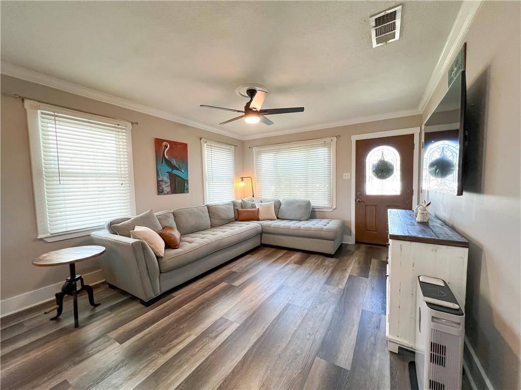 Gretna, LA 70053,6 AZALEA DR