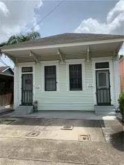 Gretna, LA 70053,219 LAVOISIER ST