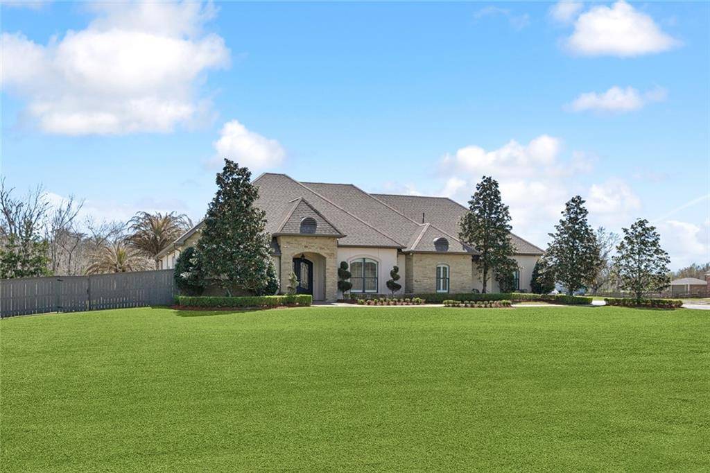 Boutte, LA 70039,697 MAGNOLIA RIDGE RD