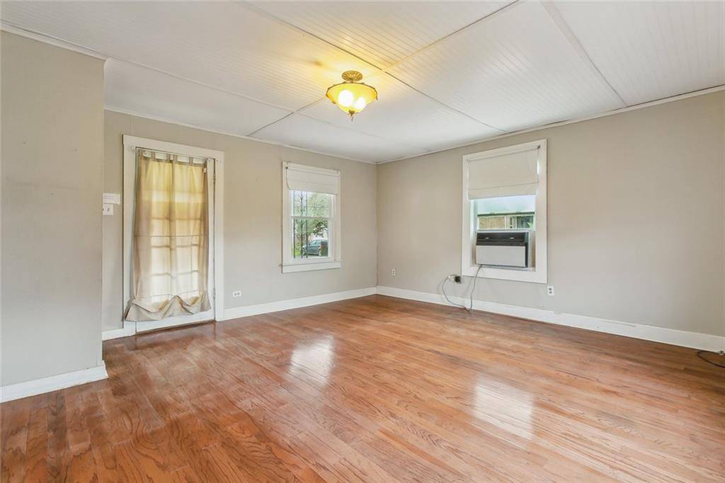 Metairie, LA 70001,4305 CLAY ST