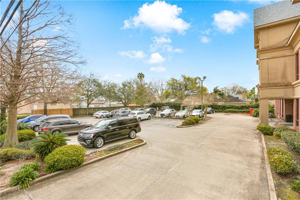 Metairie, LA 70001,4736 WEST NAPOLEON AVE #201