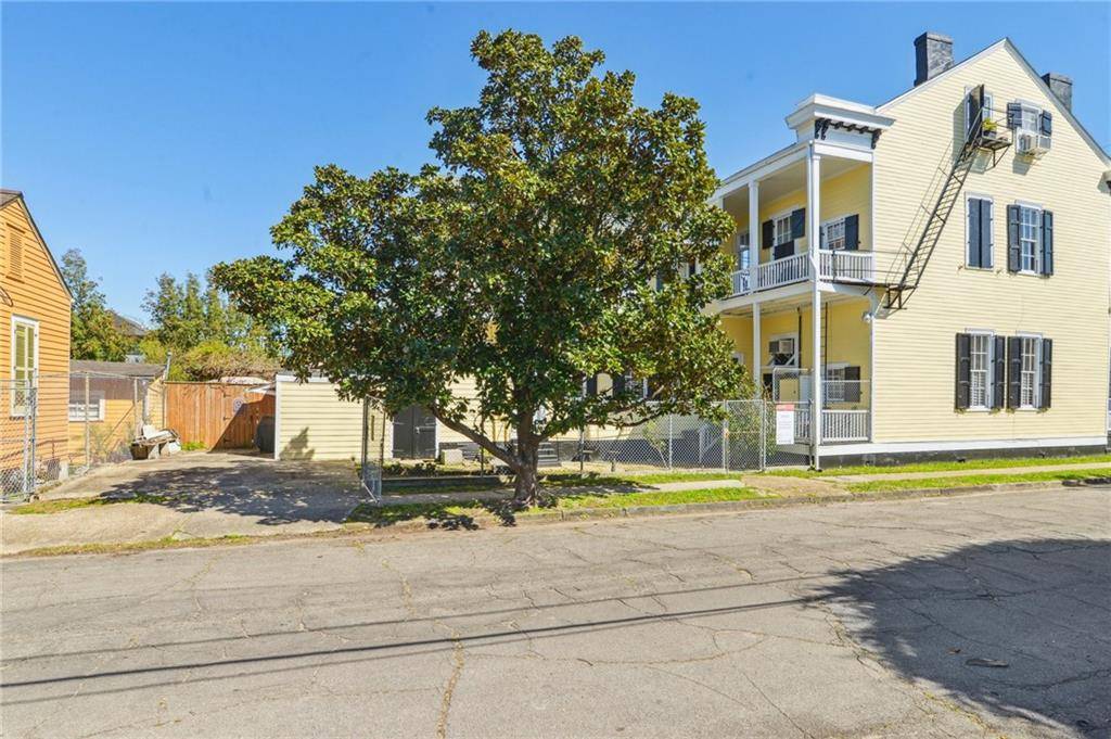 New Orleans, LA 70117,2501 DAUPHINE ST