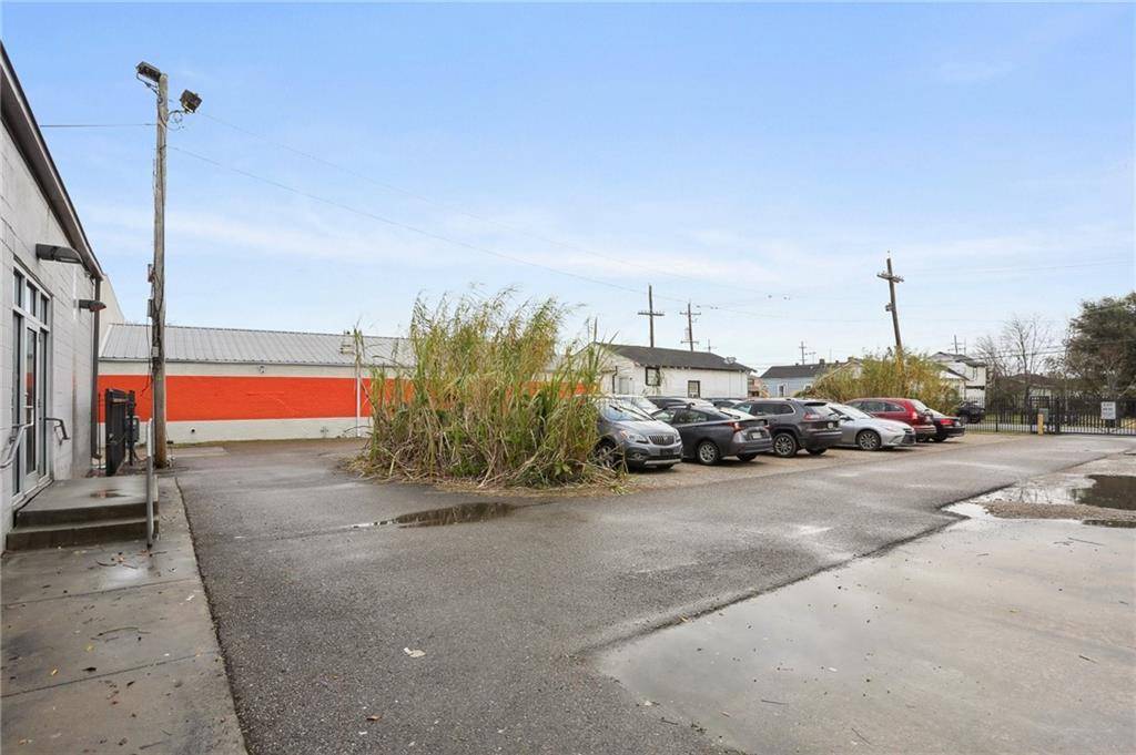 New Orleans, LA 70125,2703 S BROAD ST