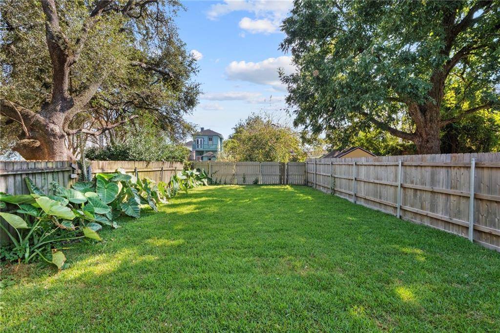 New Orleans, LA 70117,2360 62 N ROBERTSON ST