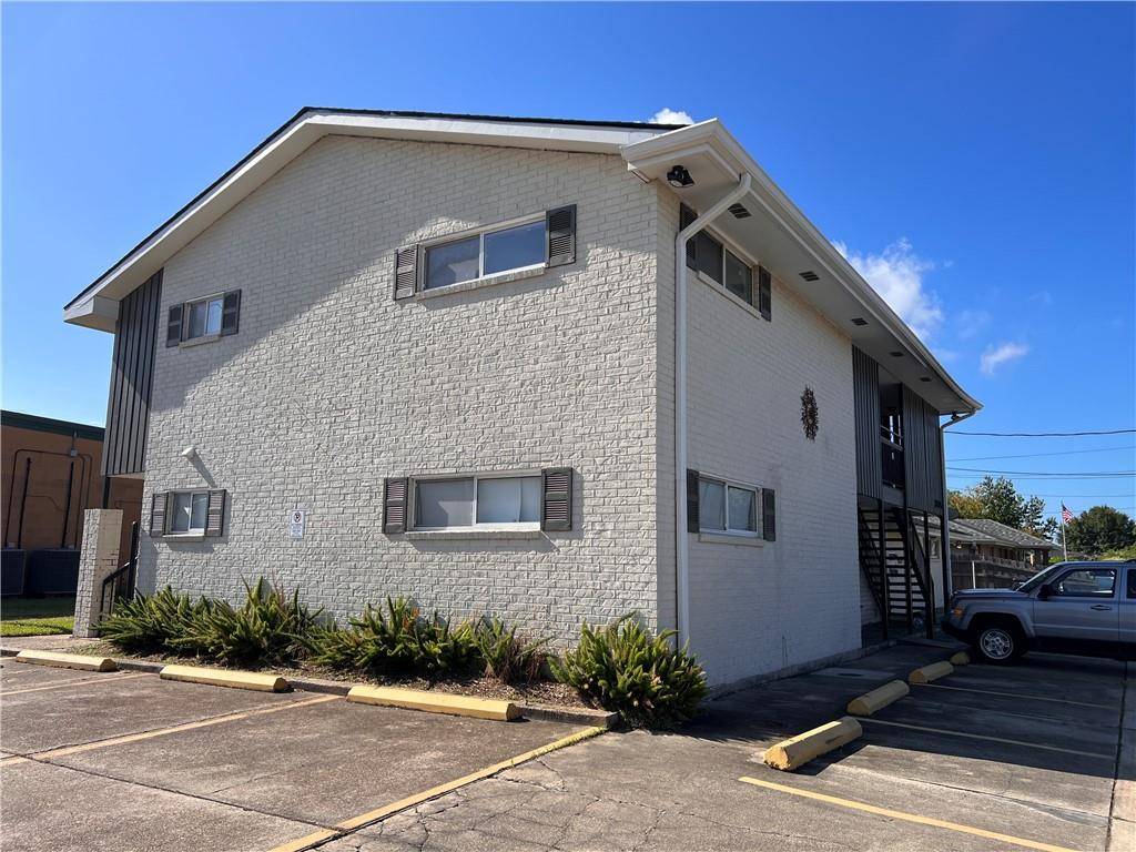 Chalmette, LA 70043,2525 RIVERLAND DR #202