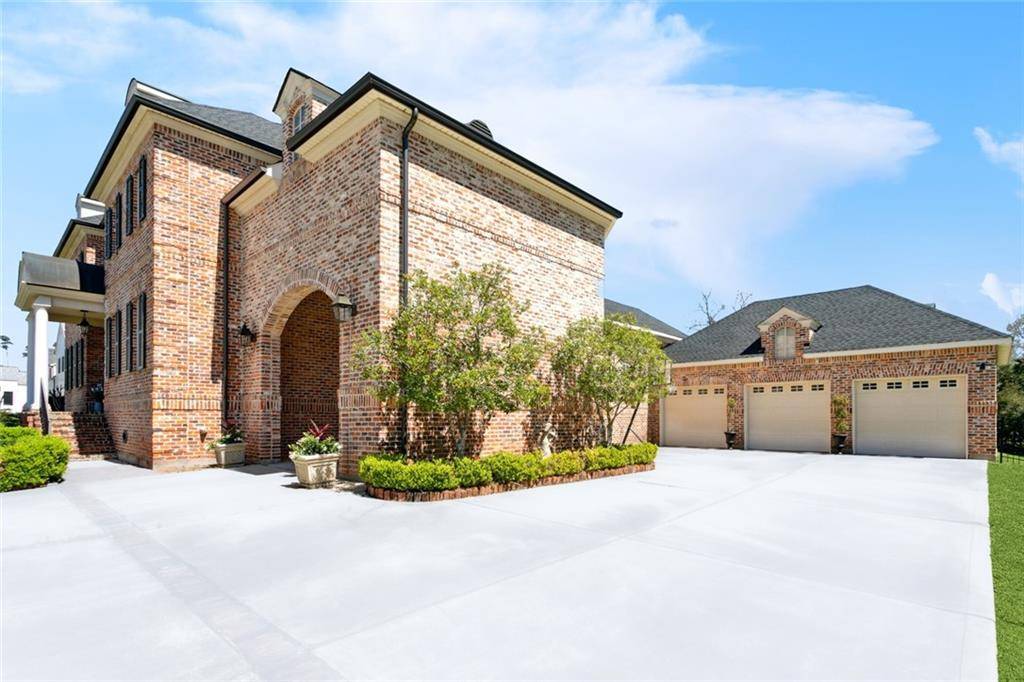Mandeville, LA 70471,160 SANCTUARY DR
