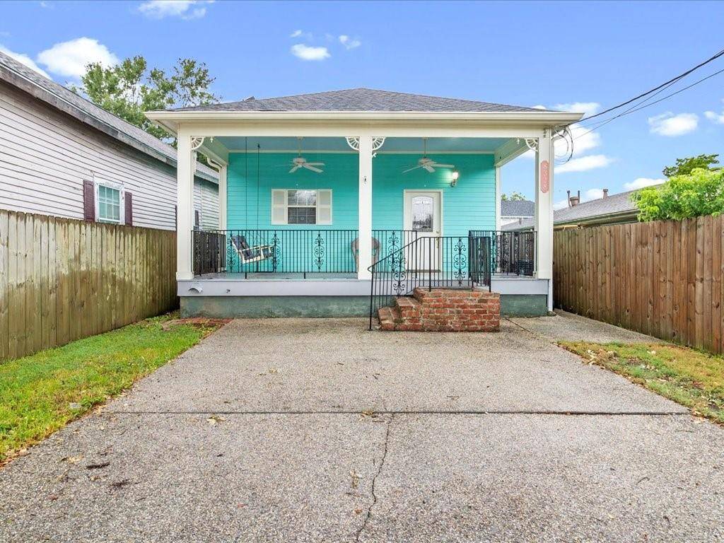 New Orleans, LA 70118,8328 S CLAIBORNE AVE