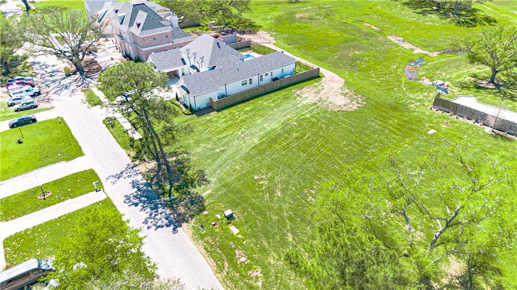 Harahan, LA 70123,143 COLONIAL CLUB DR