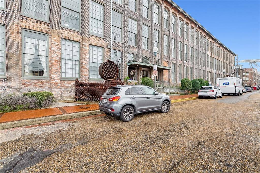 New Orleans, LA 70130,920 POEYFARRE ST #303