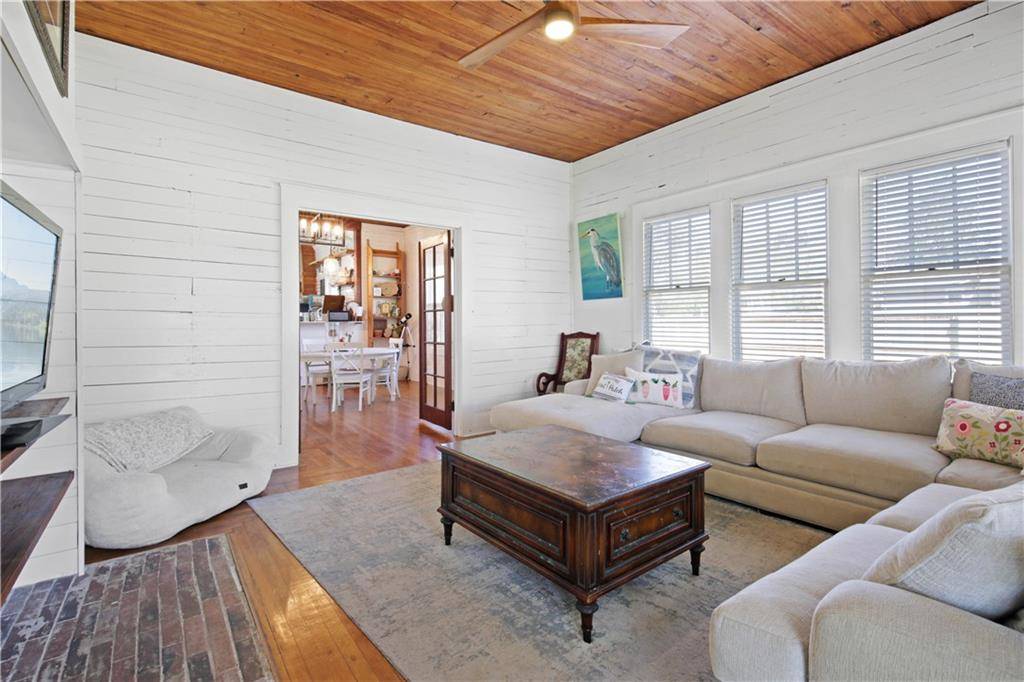 Ponchatoula, LA 70454,465 S 1ST ST