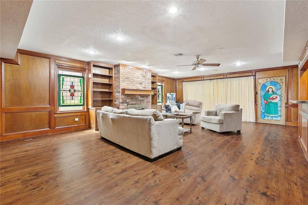 Metairie, LA 70002,4532 GARY MIKEL AVE