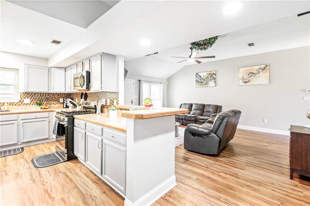 Slidell, LA 70460,103 CHARLES DR