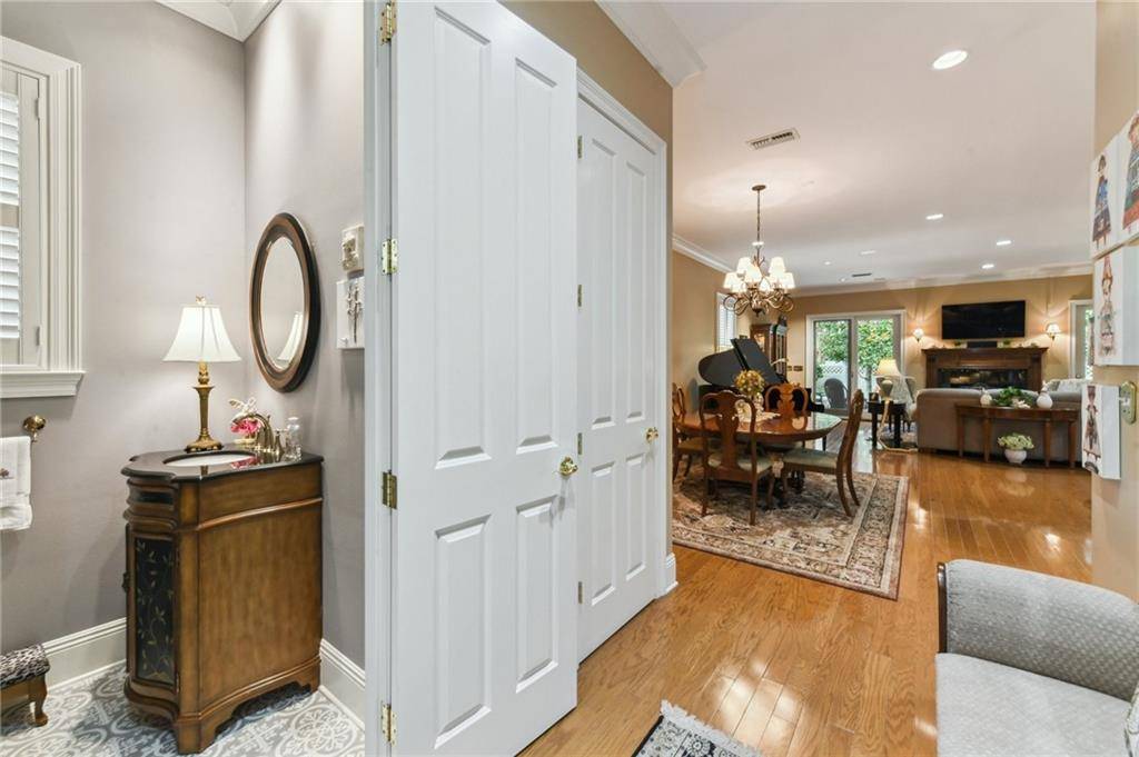 Metairie, LA 70005,211 MAGNOLIA DR